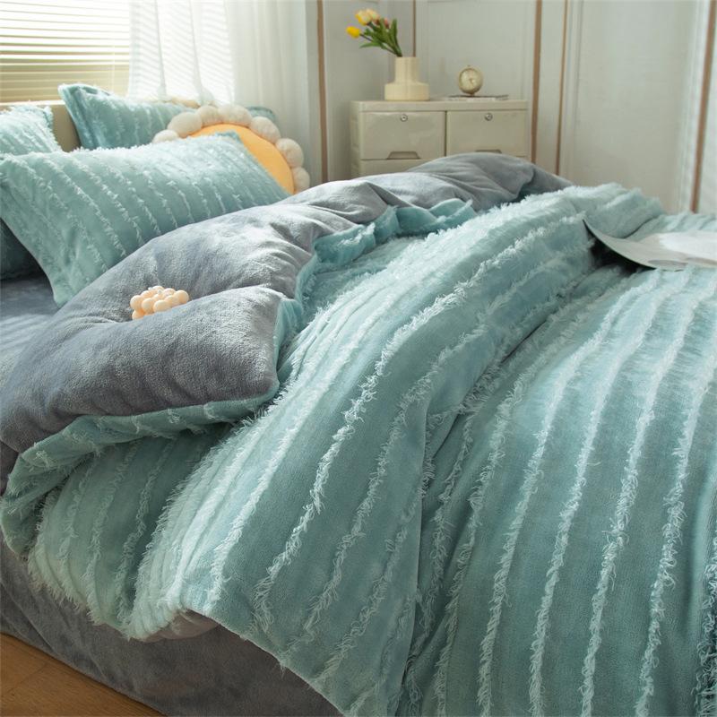 Зимний молочный бархатный комплект из 4 предметов, утолщенное теплое коралловое бархатное покрывало, пододеяльник, однотонное фланелевое постельное белье