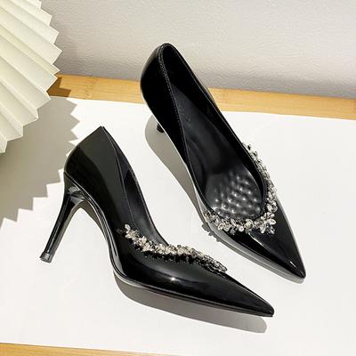 Осень и зима новая одинарная обувь острый носок цепочка стразы высокий каблук лакированная кожа черный сексуальный тонкий каблук мелкий вырез