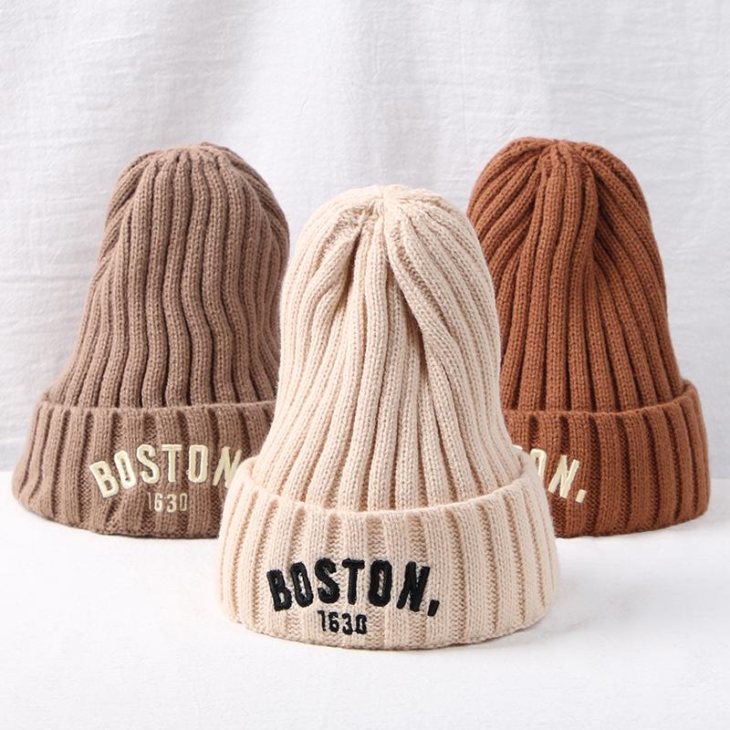 Новая зимняя детская шапка из мягкого хлопка с вышивкой букв для детей 1-6 лет, шапки для мальчиков и девочек, одноцветные теплые вязаные шапочки