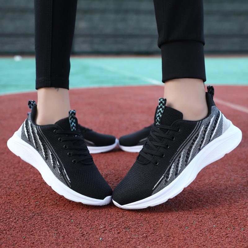 2024 весна новые летающие плетеные женские туфли модные дышащие сетчатые повседневные спортивные туфли женские универсальные туфли для отдыха на открытом воздухе для детей