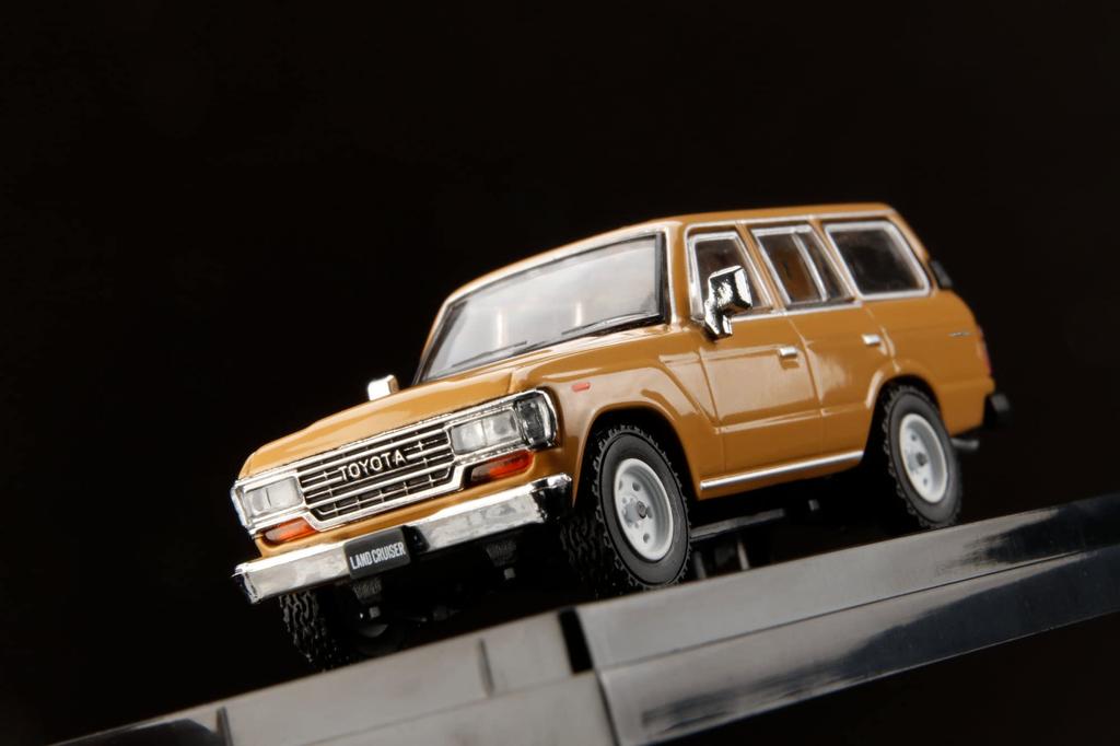 HJ64 Toyota Land Cruiser 60 GX 1988 бежевый готовый продукт 1/64