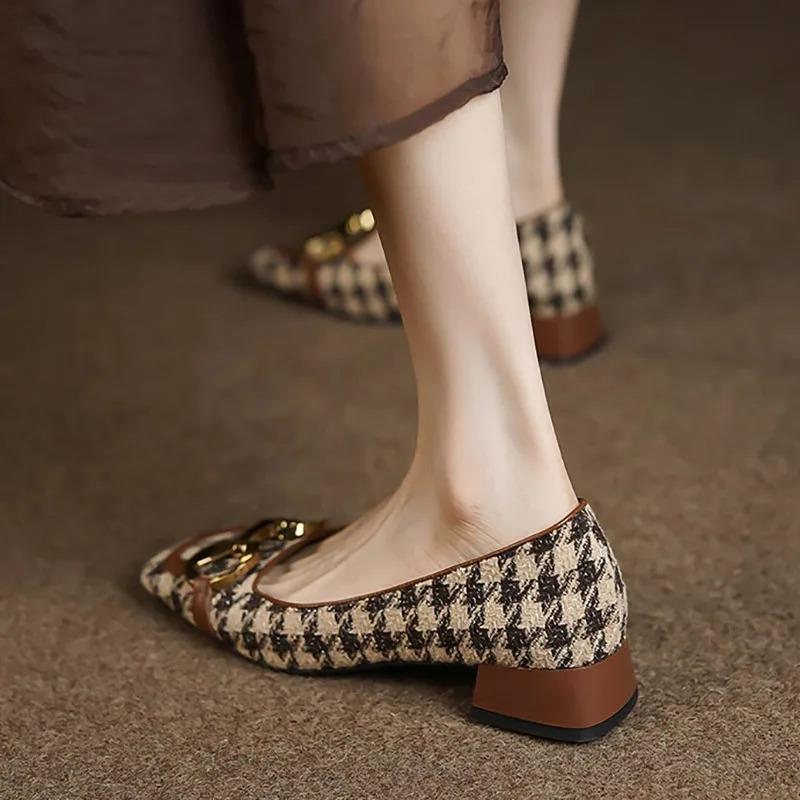Женские туфли-лодочки в клетку с квадратным носком из металла, туфли-лодочки из твида на низком каблуке, модельные туфли, новый стиль, дизайнерская обувь 9870N