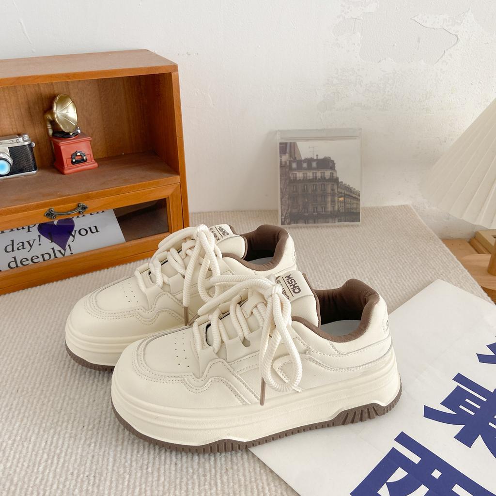 K820 thick-soled round-headed bread shoes women's Hong Kong style retro chic2024 new popular little white shoes Japanese board shoes