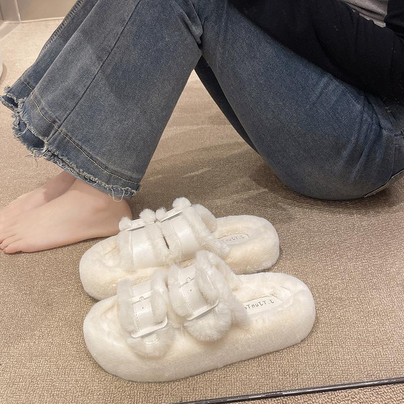 Нишевые тапочки на толстой подошве, женская модная пряжка, осенне-зимние тапочки-мопы с одним словом, новинка 2025 года, бархатные теплые хлопковые тапочки-мопы