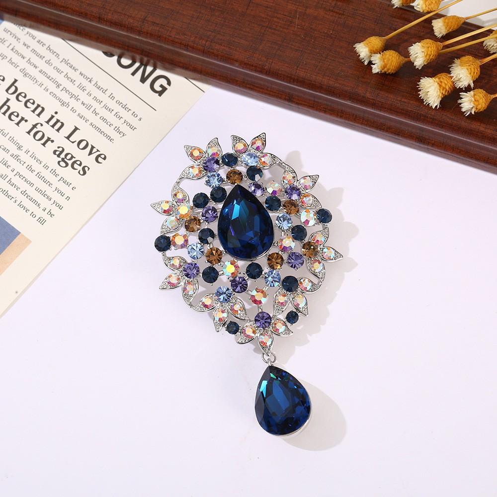 High-end Flower Women's Brooch Luxury Court Crystal Retro Temperament Corsage Versatile Brooch