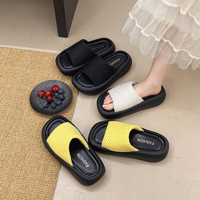 2025 лето маффин толстая подошва прохладные тапочки новые перекрестные ремешки модные мягкая подошва с юбкой пляжные тапочки женские