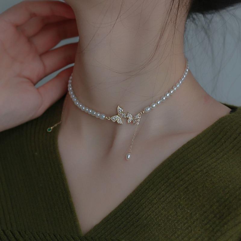 Butterfly pearl necklace women's pendant niche design retro high-end temperament collarbone chain neck chain tide