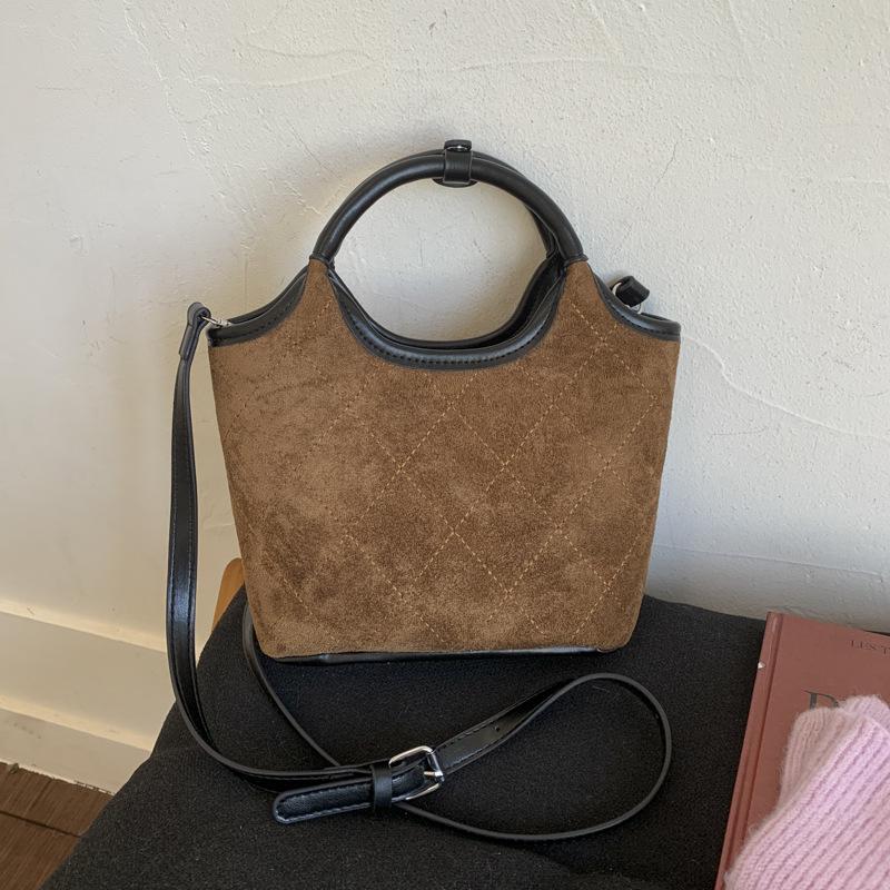 Ромбовидная женская сумка 2025 новая осенне-зимняя популярная высококачественная замшевая сумка на плечо кроссбоди сумка-ведро