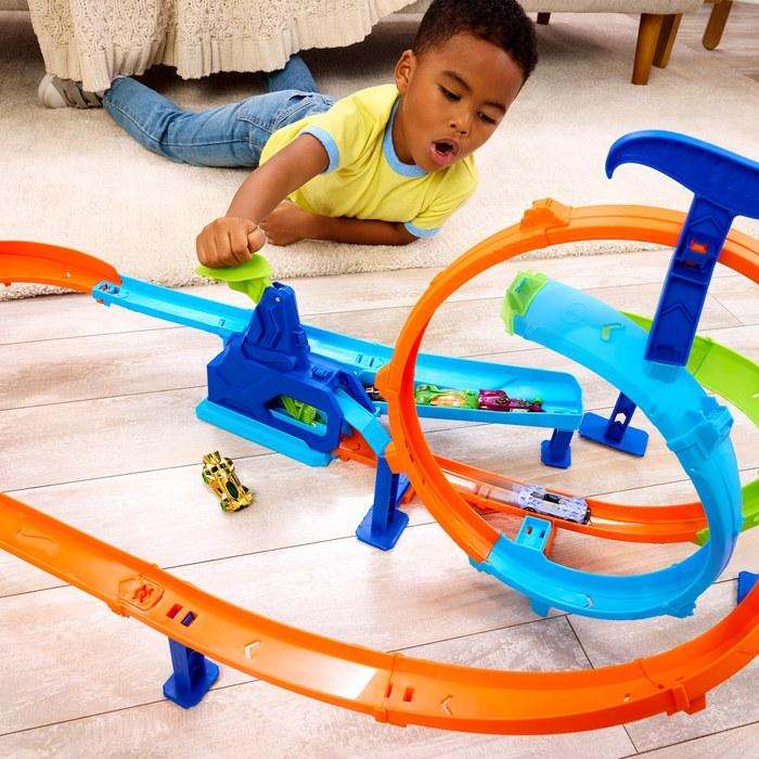 Hot Wheels Cyclone Crash Playset with 1 Vehicle, 4+ Years, JHK73, 21 x 48 x 15 cm (1:64 Scale)