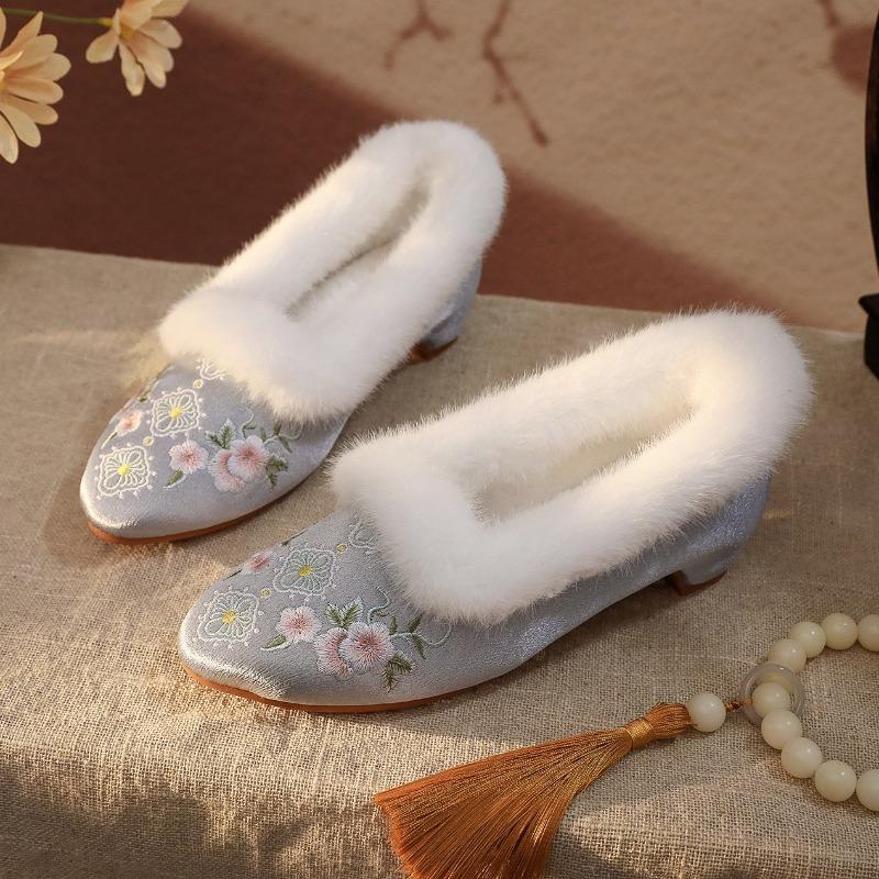 [Qingrou] Winter Velvet Warm Embroidered Shoes Antique Satin Hanfu Shoes Embroidered Cotton Shoes
