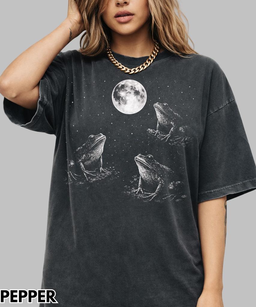 Vintage Frogs Howling To Moon T-Shirt,Funny Frog Lovers Gift,Forest Animal Graphic Shirt,Witchy Frog Shirt,Cute Dark Aesthetic Tee