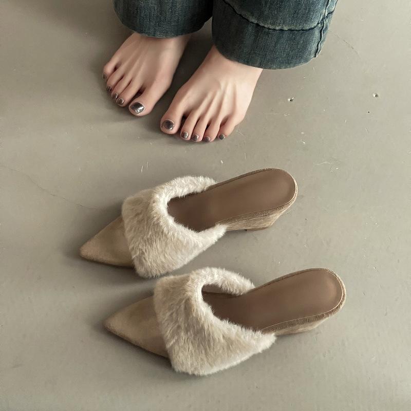 Заостренные замшевые универсальные пушистые тапочки для улицы, осенне-зимняя мода для повышения темперамента, женские тапочки на танкетке, тренд на одну полоску