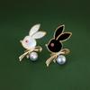 Cute Rabbit Brooch Versatile Luxury Fashion Pearl Lapel Badge Pin Bags Clothes Hats Pins Accessories Jewelry Gift For Women