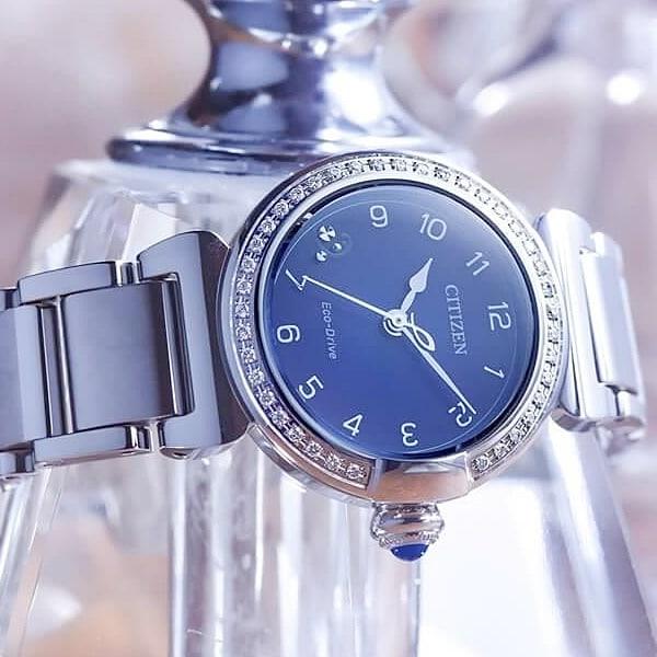 Citizen Женский EM1120-87L ( Часы L CITIZEN L Round Collection Eco-Drive) Круглые часы, серебро