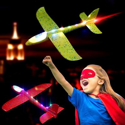 Светящийся игрушечный самолет, 3-скоростной мигающий изысканный безопасный детский светодиодный светильник, ручной бросок, летающий планер, самолеты, игрушка для газона