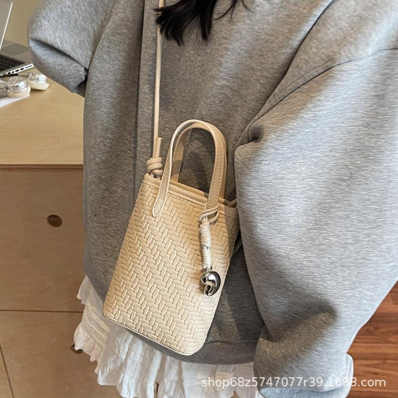 Niche Woven Bag Women's 2025 Summer New Fashion Women's Bag Popular One-shoulder Crossbody Bag Small Carry Bag Mobile Phone Bag