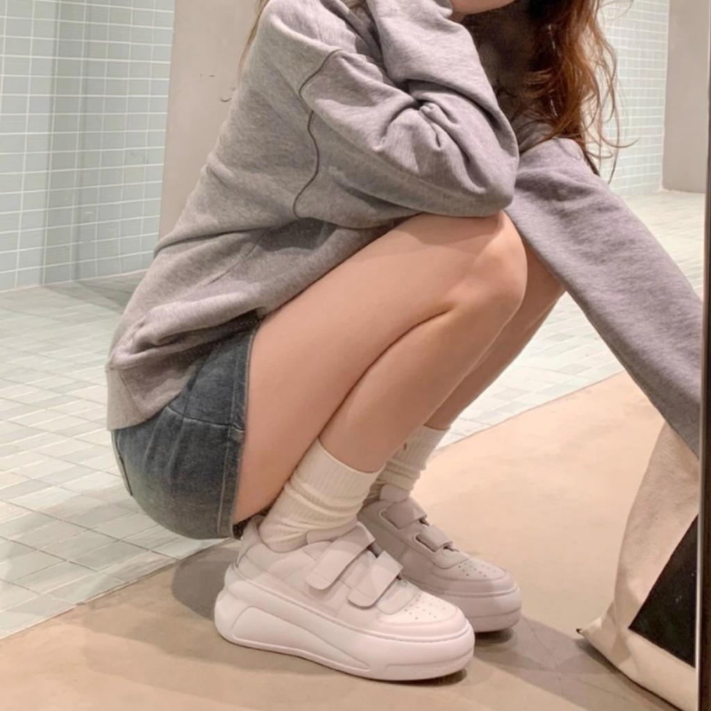 Yuanlitong осенние новые кроссовки на толстой подошве, маленькие белые туфли, женские, для школы, на липучке, униформа, повседневная обувь, женские