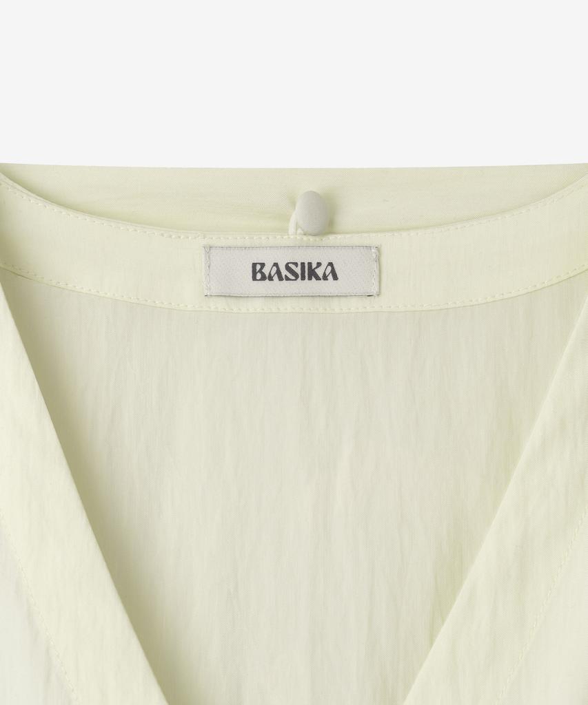 Блузка BASIKA с V-образным вырезом, плиссировкой и завязками (Масло)