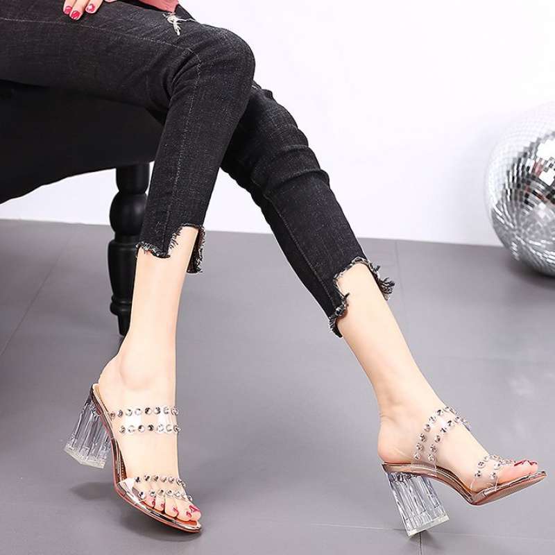 Модные тапочки 2025 новые женские сандалии толстый каблук водонепроницаемая платформа высокий каблук заклепки прозрачный каблук универсальная женская обувь