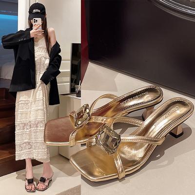 Модные тапочки Повседневная женская обувь Блестящие шлепанцы Квадратный носок Роскошные 2025 Новые Мягкие Летние Модные Повседневные Кристальные Блестящие Шлепанцы Обувь