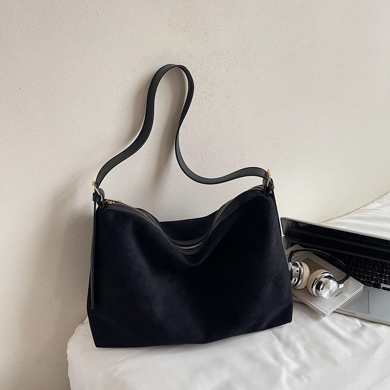 Замшевая сумка женская большой вместимости 2025 новая осенне-зимняя матовая ретро сумка-мессенджер повседневная сумка-тоут для поездок на работу