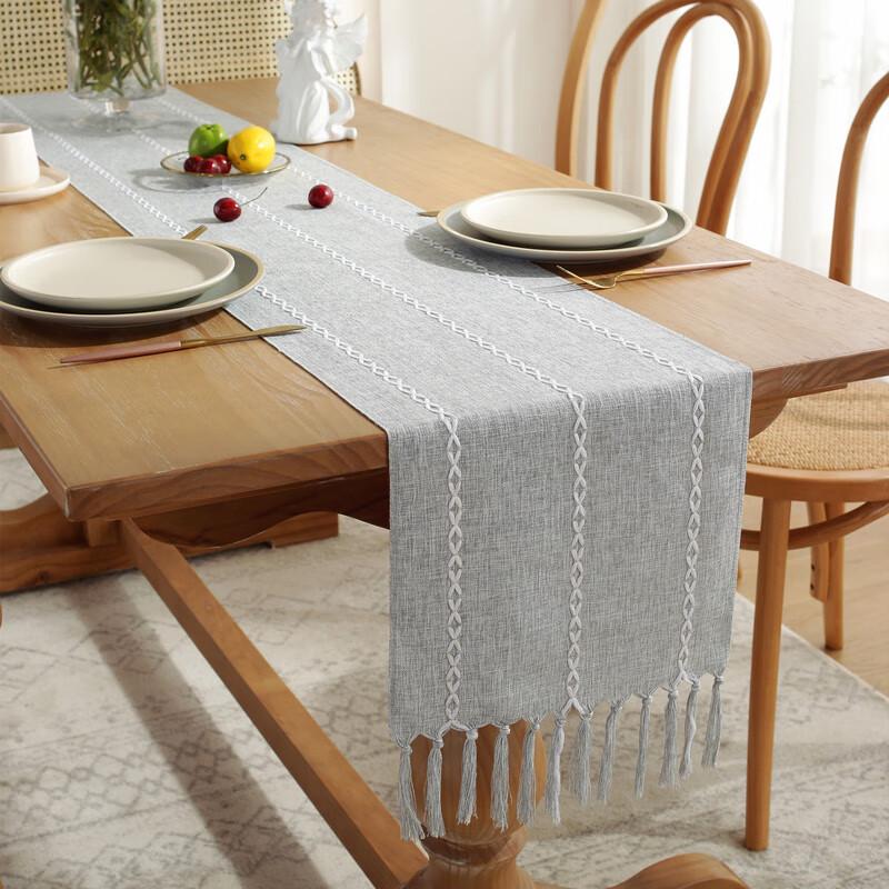 Zhishi Handmade Tassel Table Runner