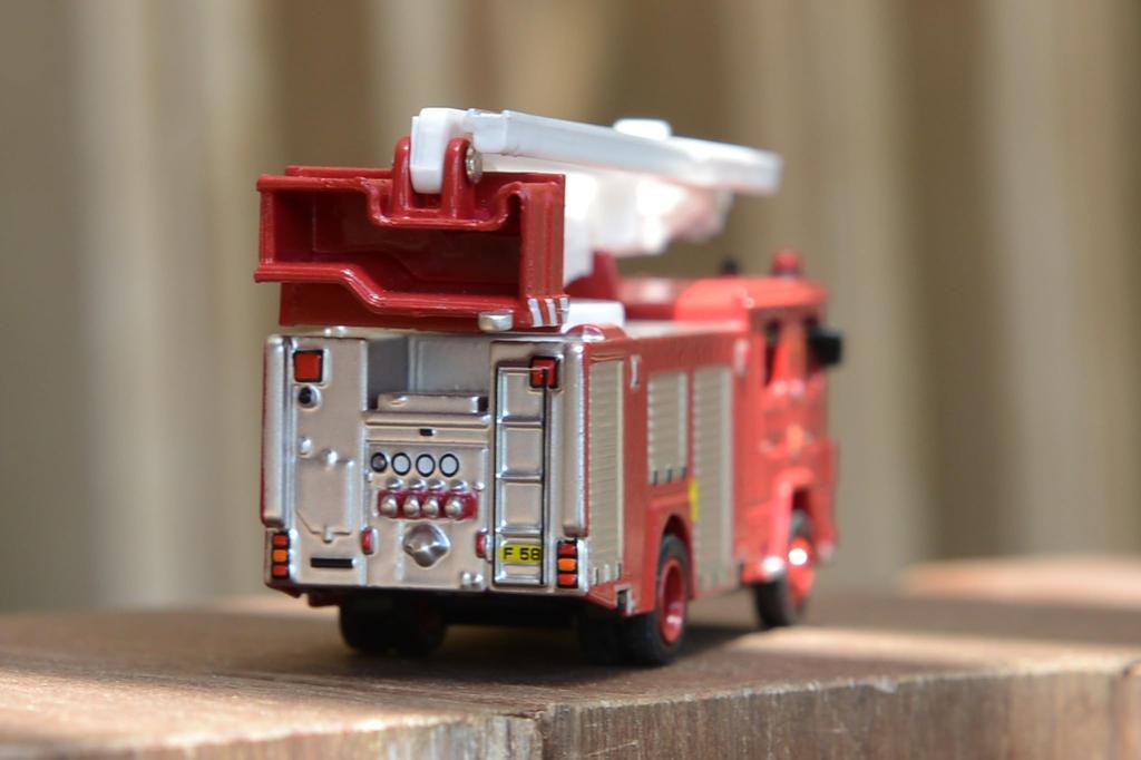 Tiny City 1/100 №05 Пожарная гидравлическая платформа (F58) Модель пожарной машины литая