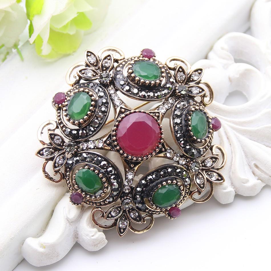 Women's Flower Brooch Resin Vintage Gold Color Hollowed-out Round Star Brooch