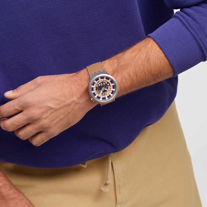 Swatch Серия Essentials Кварцевый механизм Водонепроницаемость 30 метров Унисекс Швейцарские часы 47 мм Розовый циферблат Корпус из нержавеющей стали Резиновый ремешок SB07S119