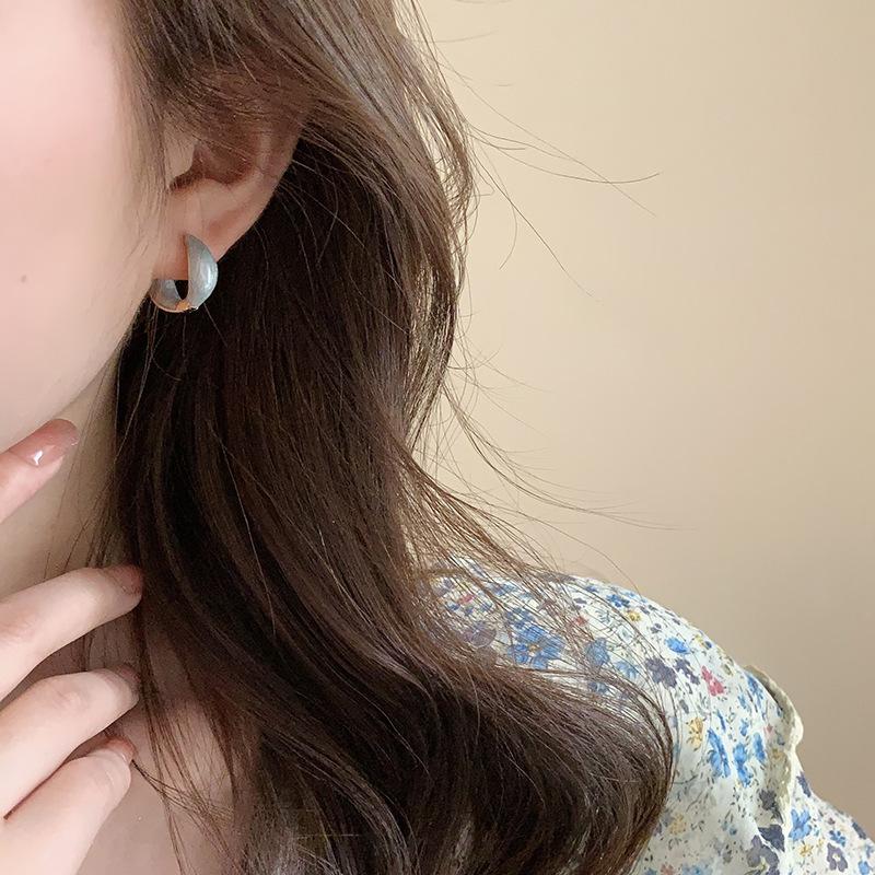 Каплевидные круглые синие серьги-пусеты с U-образной застежкой для ушей, модные в стиле инс, роскошные, с высоким чувством стиля, маленькие универсальные серьги для женщин