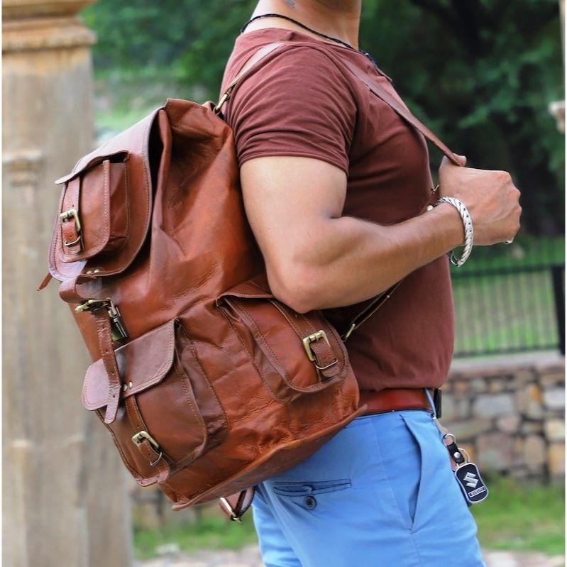 Прочный и стильный коричневый кожаный рюкзак ручной работы. Очаровательный коричневый кожаный рюкзак в винтажном стиле для ваших приключений.