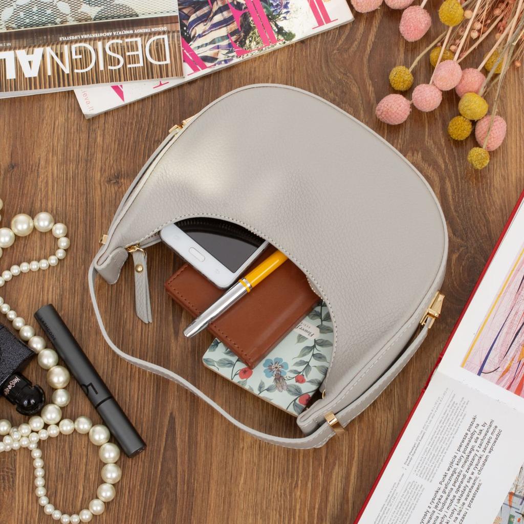 Small Women' Leather Bag Mezzaluna Fuchsia