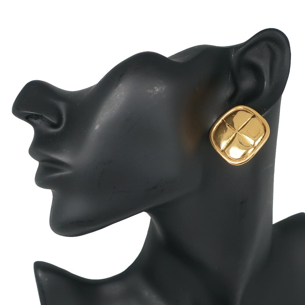 CHANEL Rhombus Earring Matelasse vintage Plated Gold 15.2g Women Used