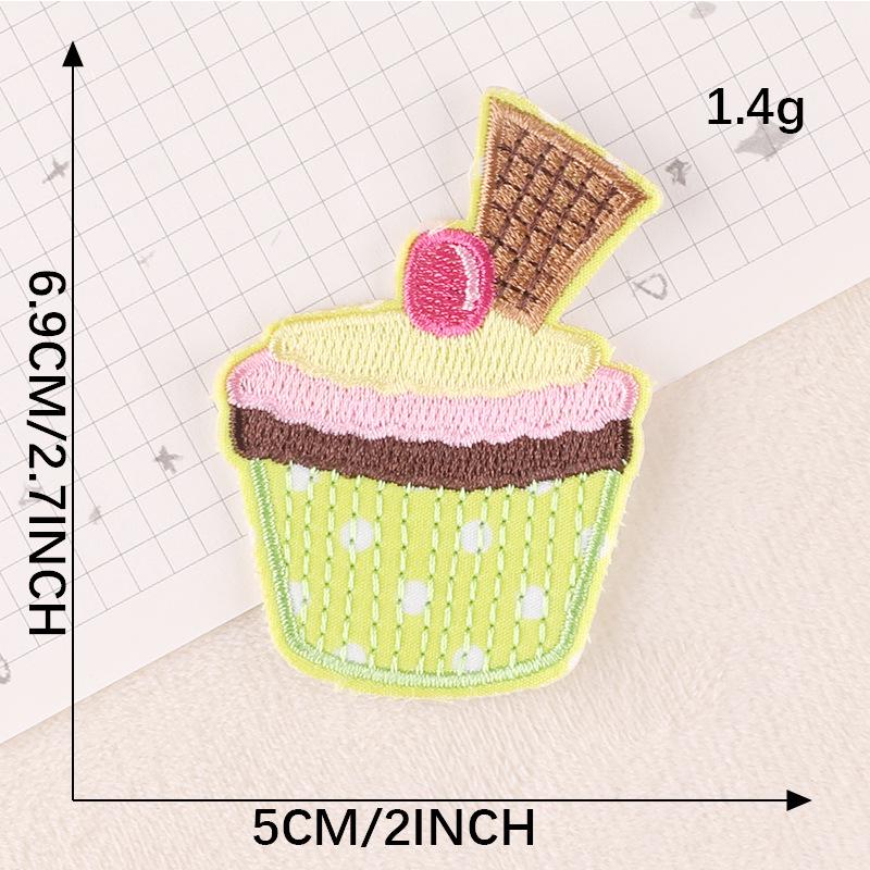 Вышитая нашивка на одежде и аксессуарах своими руками