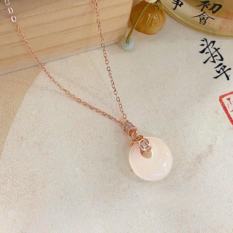 Ожерелье Ping An Clover White Chopstick для женщин, новый легкий роскошный нишевый дизайн, кулон, тренд