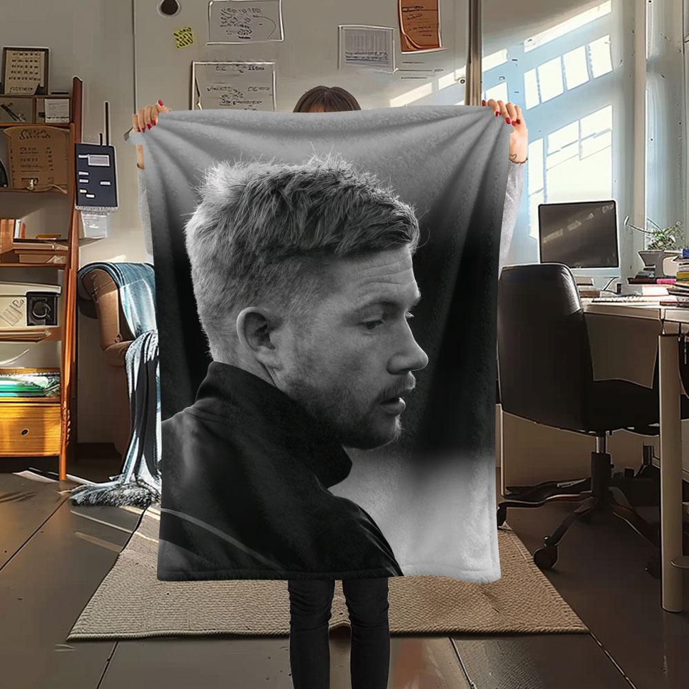 Kevin De Bruyne Printed Flannel Blanket, soft throw for bedroom sofa, washable,soccer fan merchandise, great gift.