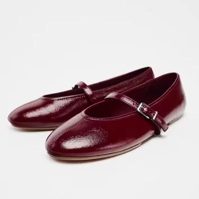 Модные Удобные Легкие Балетки из Мягкой Кожи Женские Модные Красные с Круглым Носком и Пряжкой на Ремне Дизайнерская Обувь Элегантная Повседневная Обувь