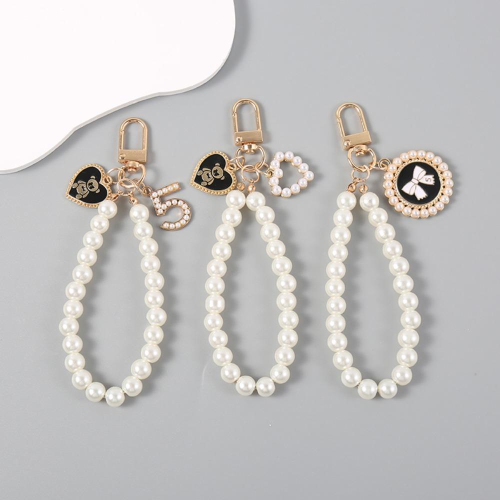 Retro Pearl Keychains for Women Bag Backpack Decor Keyring Metal Round Tag Pendant Mobile Phone Beaded Key Chain DIY Jewelry