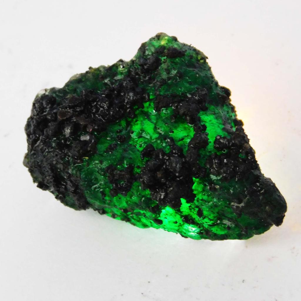 Natural Green Emerald Loose Gemstone 187 ct Rough for Lapidary and Gem Collections