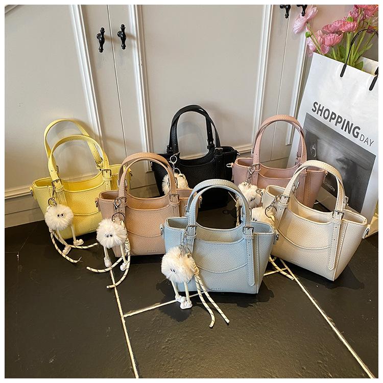 Сумка большой вместимости женская летняя универсальная 2025 новая повседневная сумка-мессенджер корейская версия портативная сумка-тоут для поездок на работу