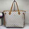 [Б/У] Сумка-тоут Neverfull Mm из канвы в клетку с кожаной отделкой - Очень хорошее состояние #O9W7MT