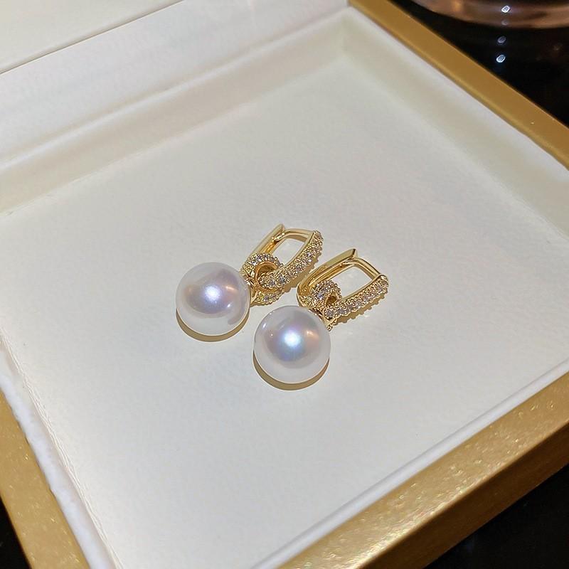 Silver needle light luxury Spice Girl pearl stud earrings temperament retro super flash earrings women's fashion high sense personalized earrings
