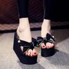 Женские летние тапочки на платформе, повседневная женская обувь, 11 см танкетка, высокие каблуки, шлепанцы, черный бант, модные шлепанцы для отдыха на море