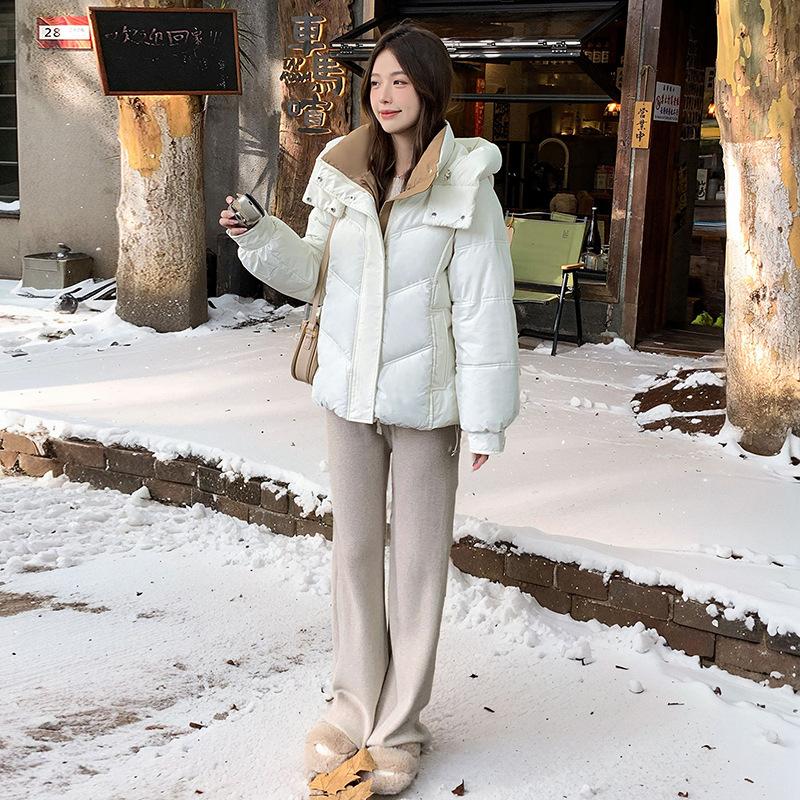 Женская зимняя хлопковая куртка с капюшоном, 2025, короткая новая стеганая куртка, свободная утолщенная теплая куртка-пуховик, куртка