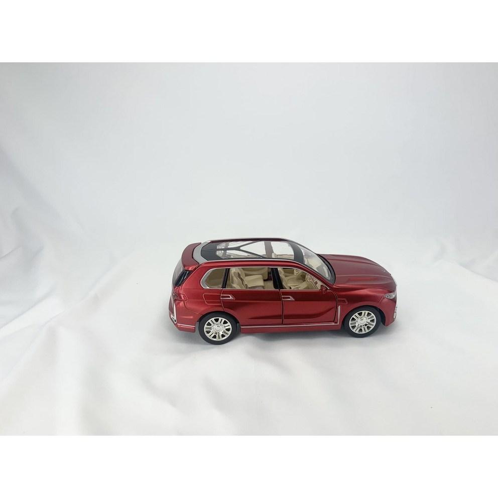 1:24 Scale Die-Cast BMW X7 SUV Collectible Model Car Toy - Red Edition