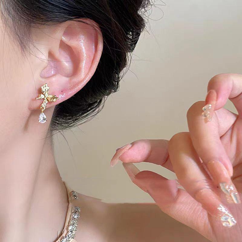 Серьги-бантики с каплями воды и бриллиантами 2025 г.: Роскошные, простые и универсальные клипсы для ушей для женщин