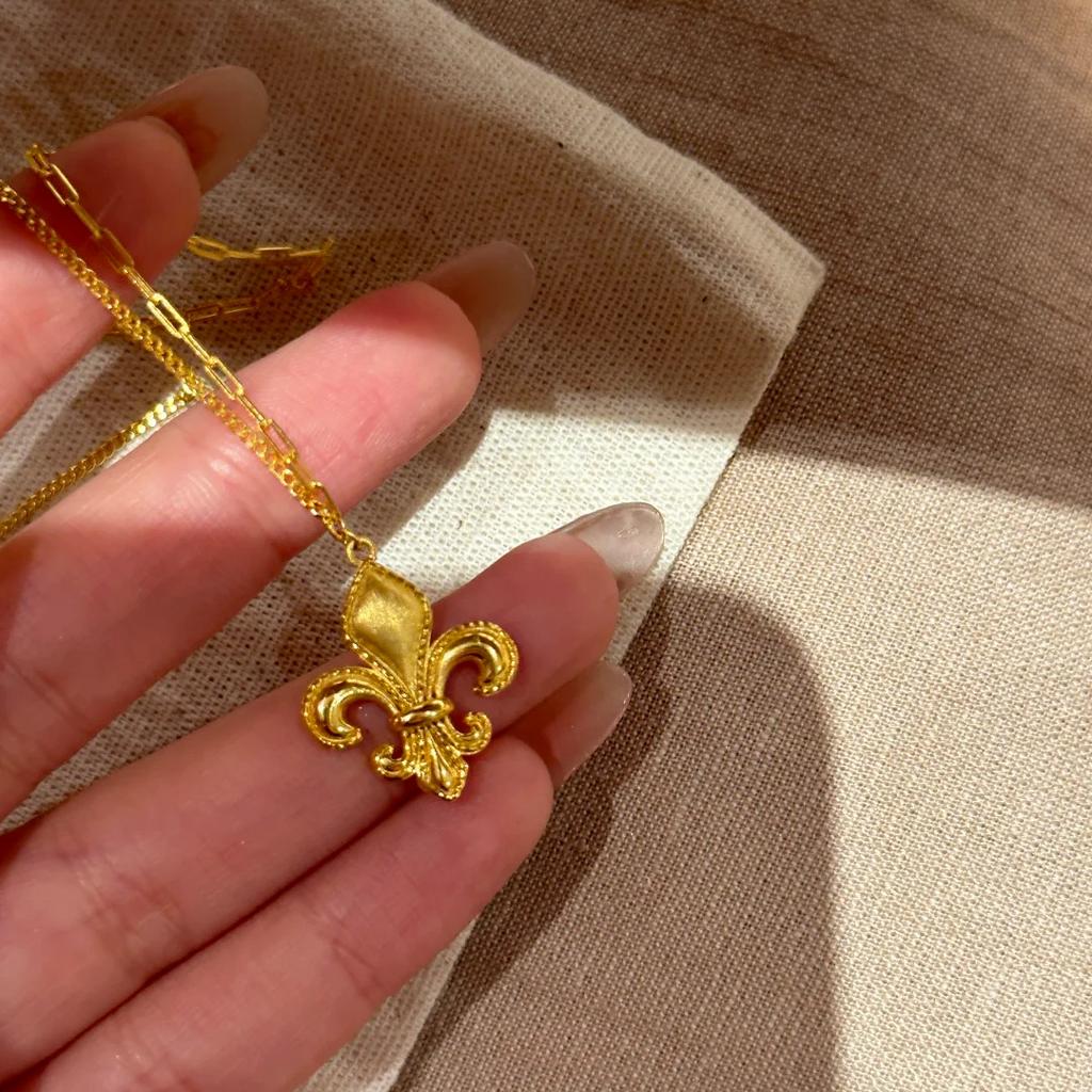 Французское ретро Высококачественное матовое ирисовое ожерелье Легкая роскошь Цветок Ab Цепочка на ключицы Темперамент Универсальный кулон