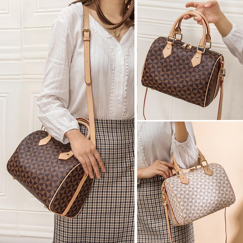 Модная Простая Сумка-Подушка Boston Print Crossbody для Женщин Весна 2026