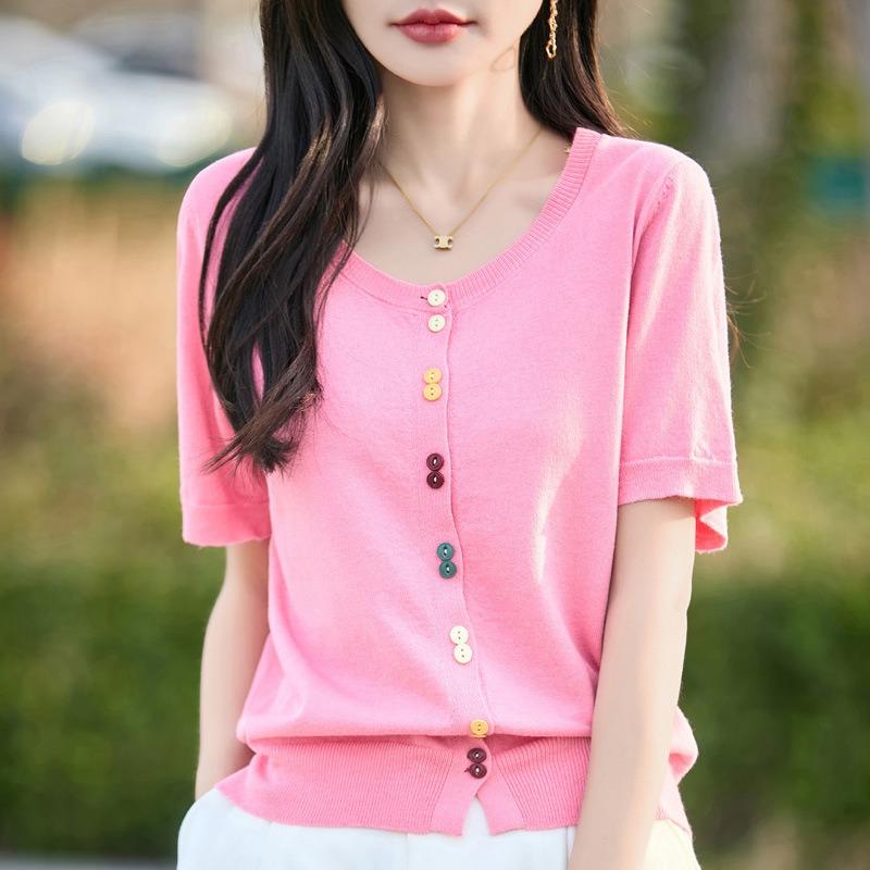 Весенне-летний трикотажный топ с круглым вырезом и короткими рукавами, однотонный свободный топ с цветными пуговицами