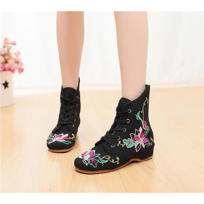 Embroidery Short Ankle Boots Warm Floral Design Low Heel Stylish Short Boots For Women Comfortable Daily Wear Fashion Footwear